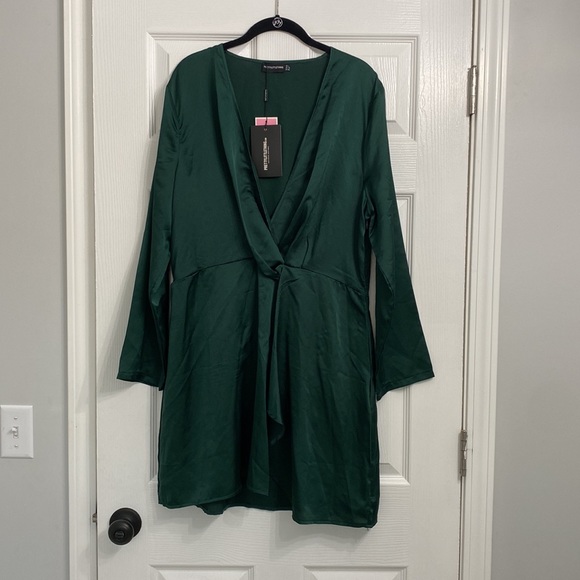 PrettyLittleThing Emerald Mini Dress - Picture 3 of 7